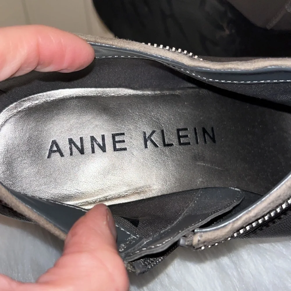 Anne Klein Dalayne Dark Grey Leather Ankle Booties Sz 8 y2K Zipper Detail